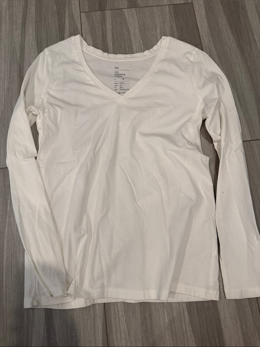 GAP White Long Sleeve V-Neck Women's Tee